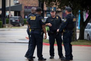 Son latinos: revelan identidad del fallecido y heridos en ataque armado en oficinas de ICE 